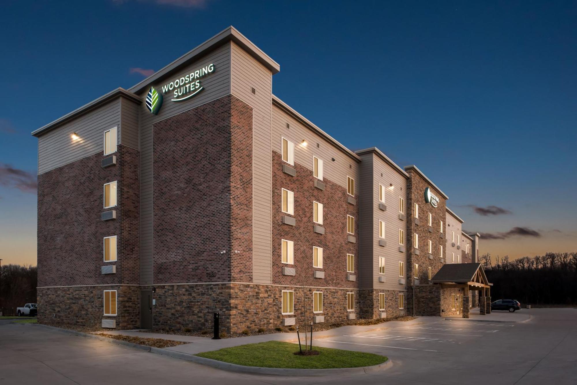 Woodspring Suites Coralville Iowa City מראה חיצוני תמונה